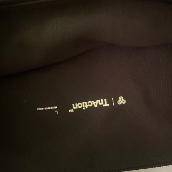 Aritzia TnAction
TnaSLICK™ Rib Atmosphere Hi-Rise Legging Size Large NEW - Picture 3 of 3